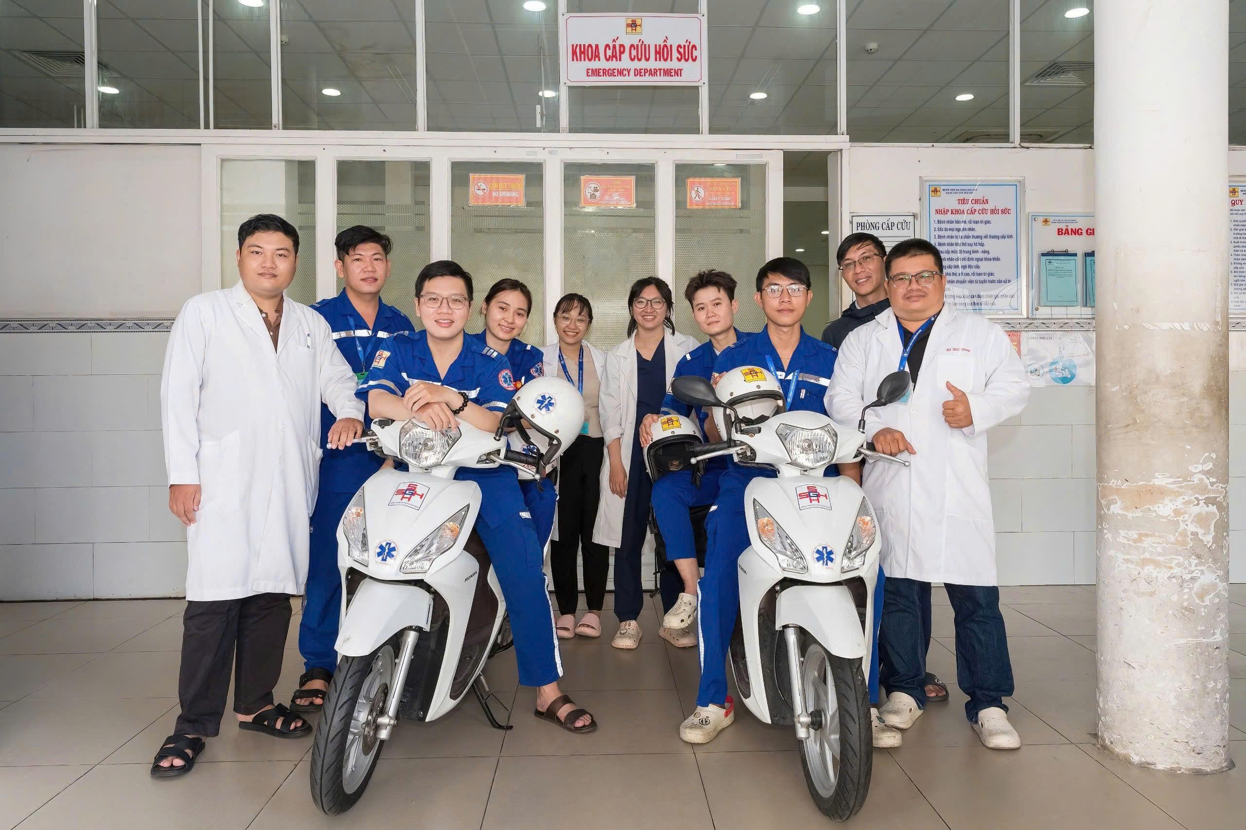 Độc đáo mô hình cấp cứu bằng xe 2 bánh - Ảnh 1. Độc đáo mô hình cấp cứu bằng xe 2 bánh - Ảnh 1.