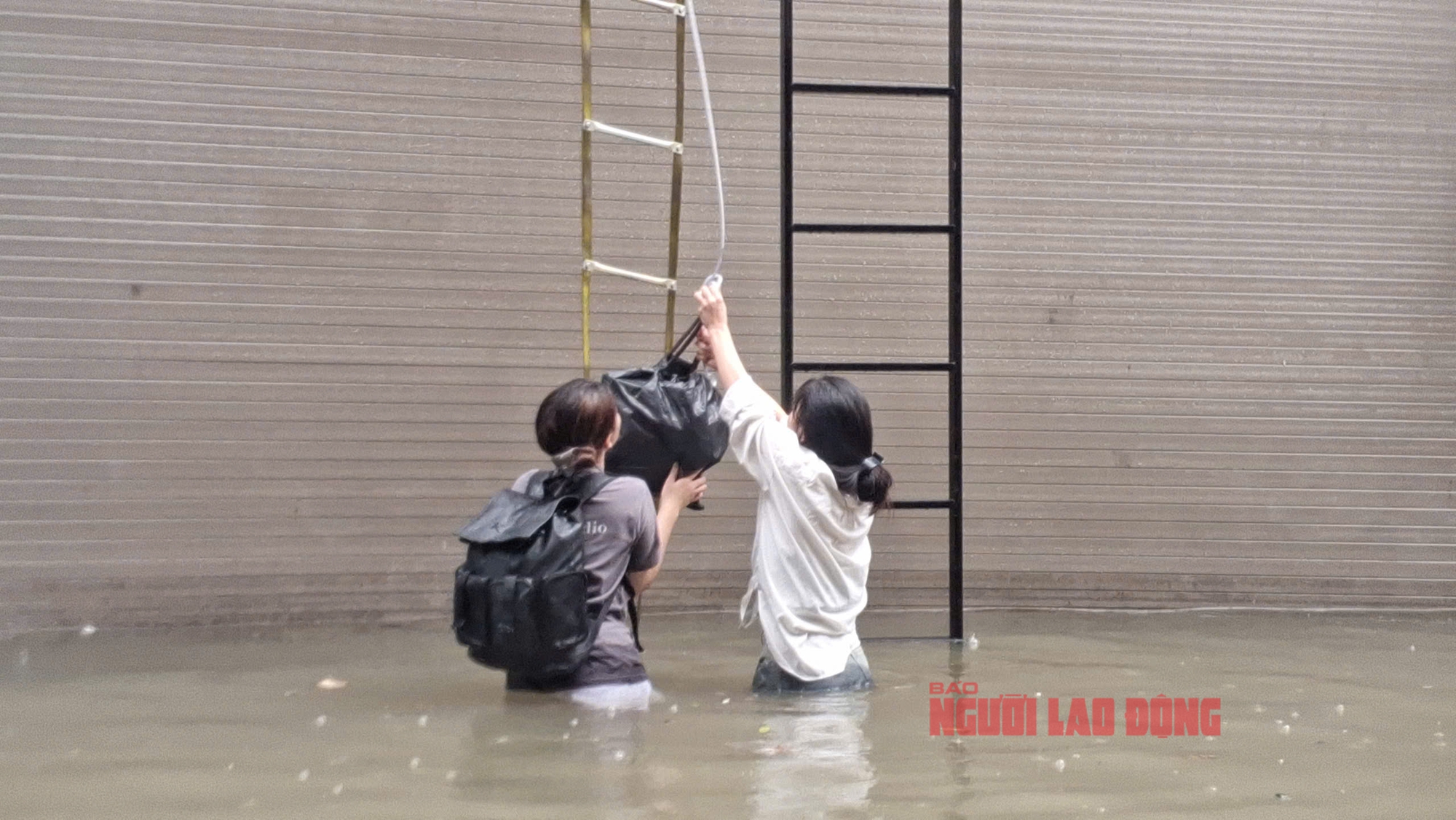 Mưa lớn gây ngập nặng tại làng bún Phú Đô , Hà Nội sáng 7 - 10 - Ảnh 3.