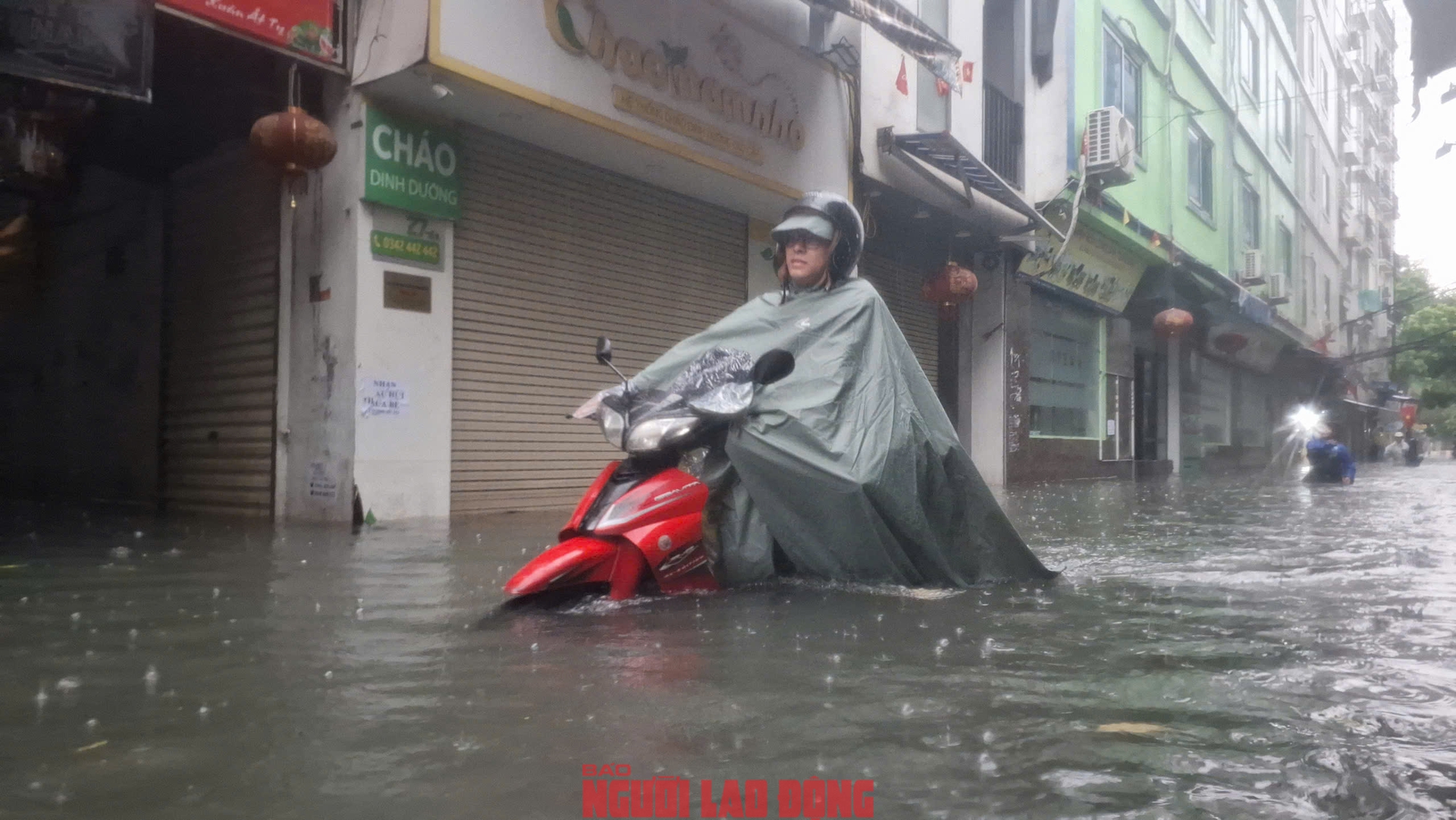 Mưa lớn gây ngập nặng tại làng bún Phú Đô , Hà Nội sáng 7 - 10 - Ảnh 10.