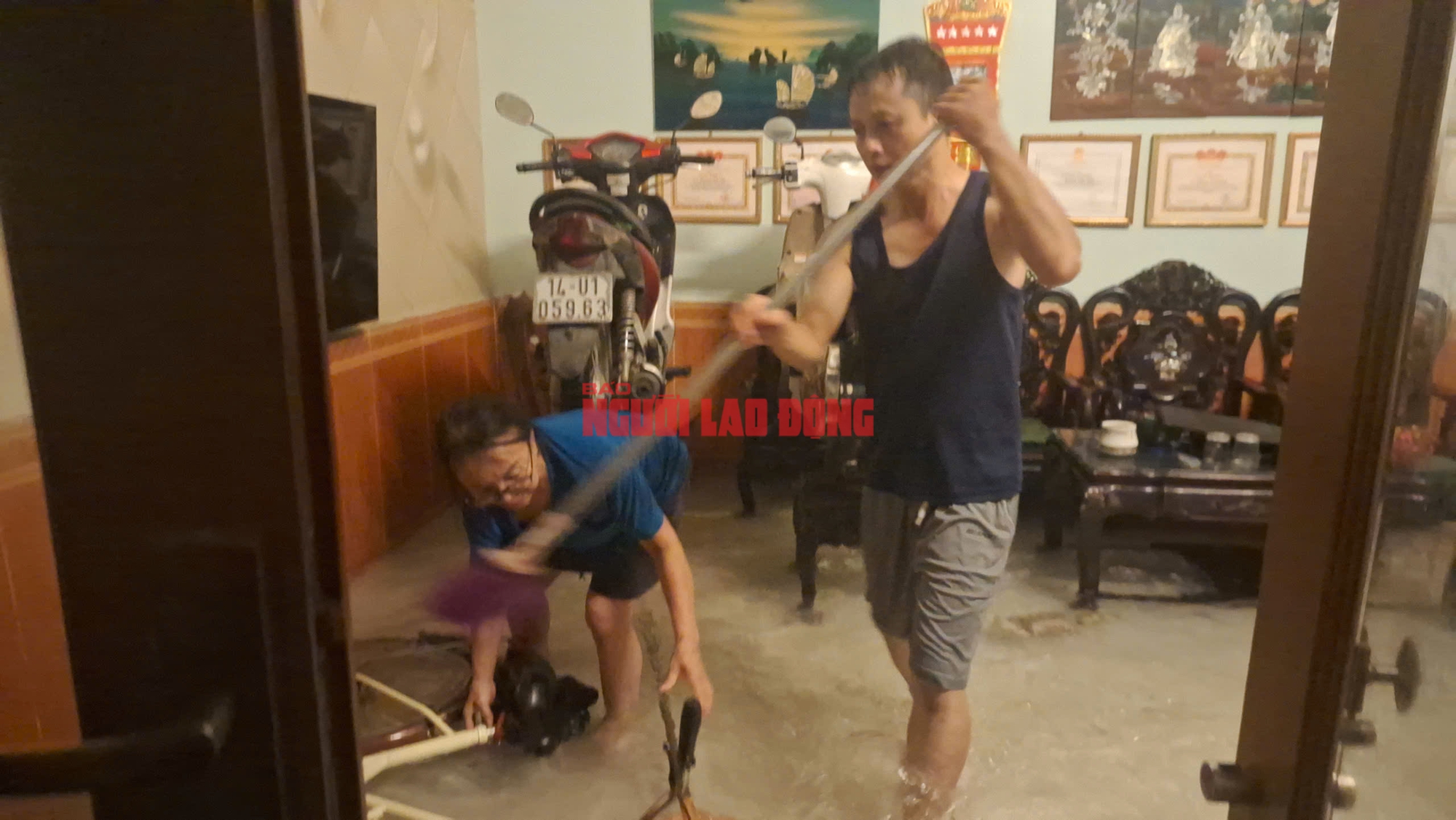 Mưa lớn gây ngập nặng tại làng bún Phú Đô , Hà Nội sáng 7 - 10 - Ảnh 15.
