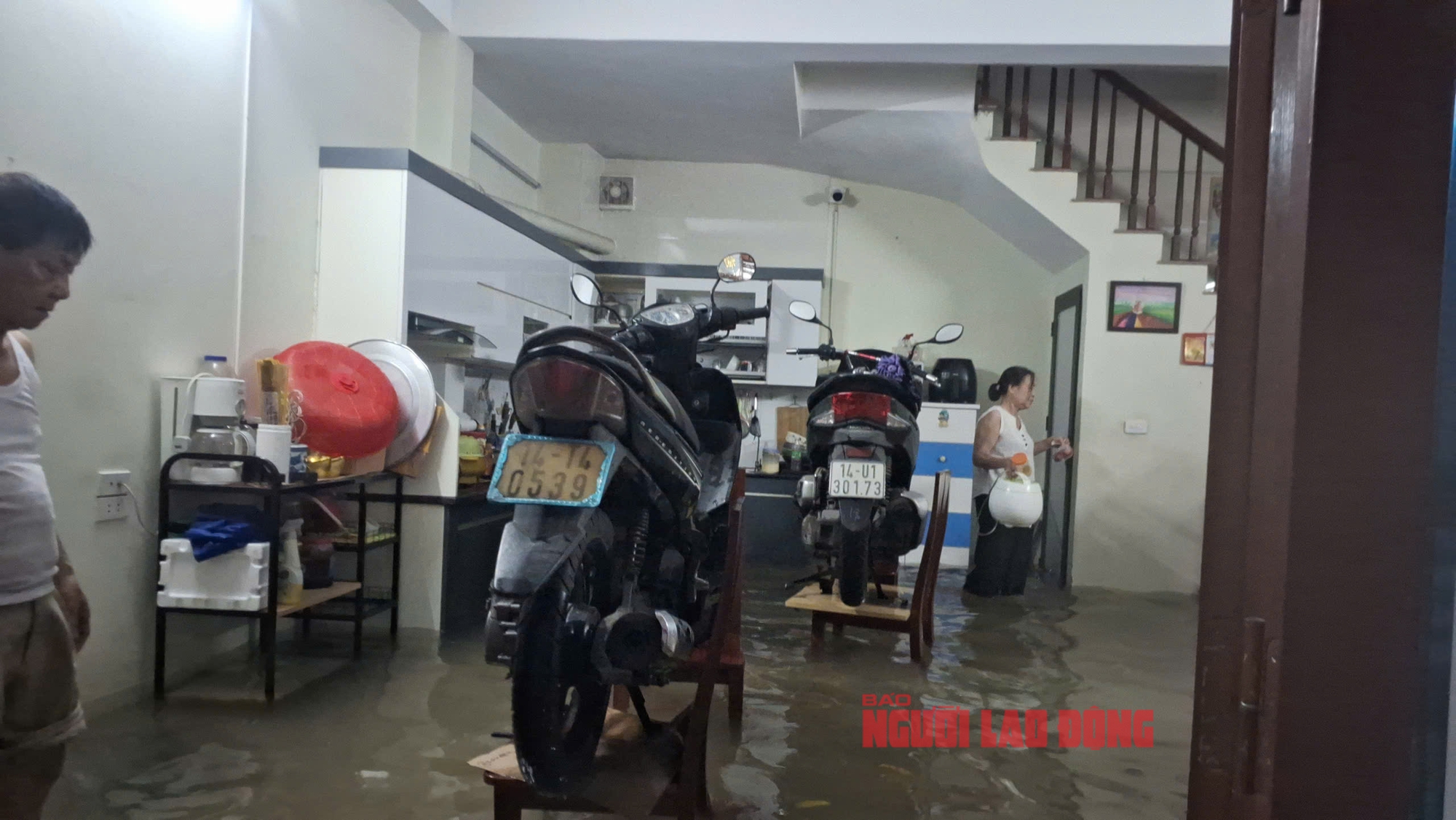 Mưa lớn gây ngập nặng tại làng bún Phú Đô , Hà Nội sáng 7 - 10 - Ảnh 16.