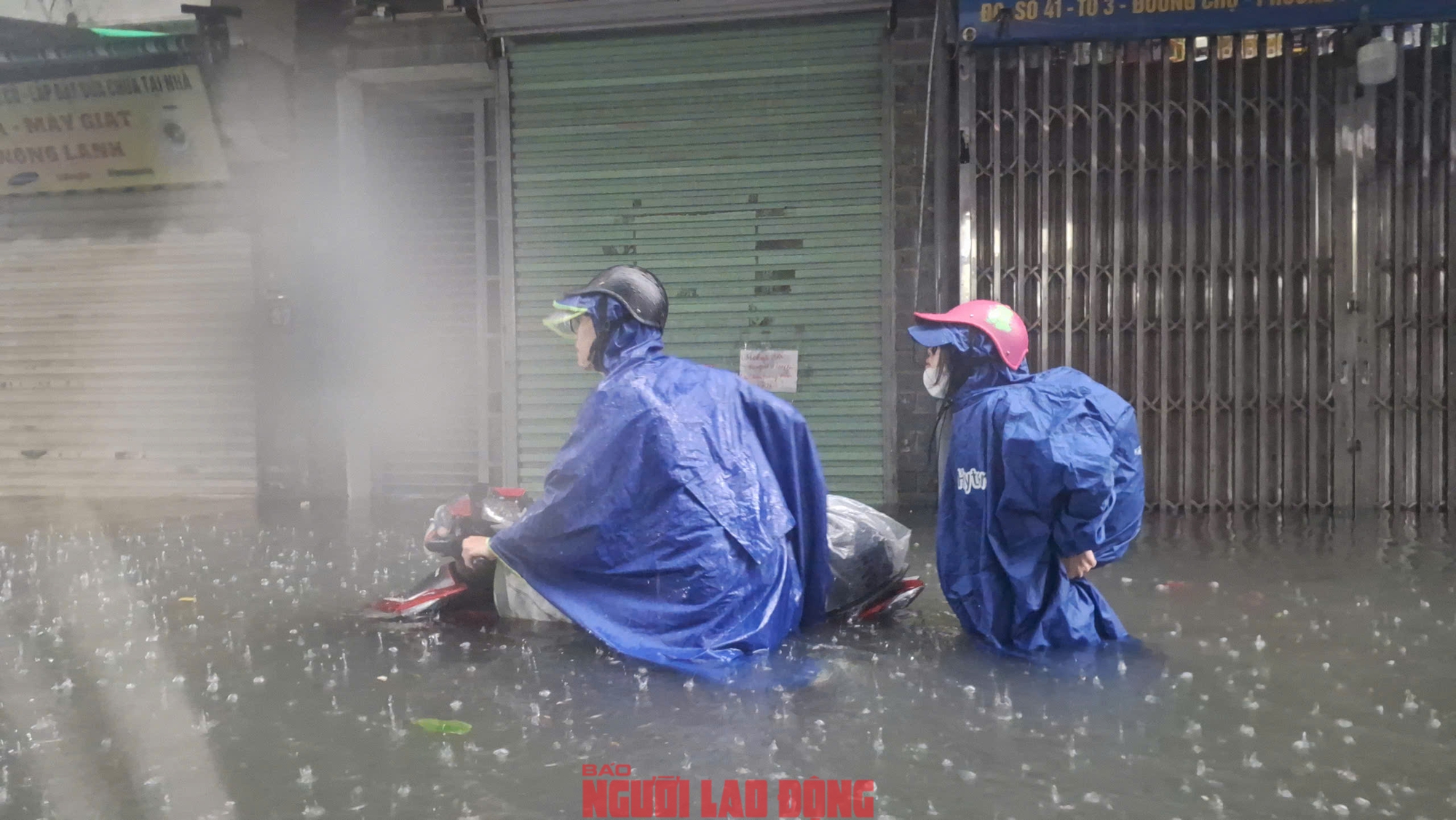 Mưa lớn gây ngập nặng tại làng bún Phú Đô , Hà Nội sáng 7 - 10 - Ảnh 5.