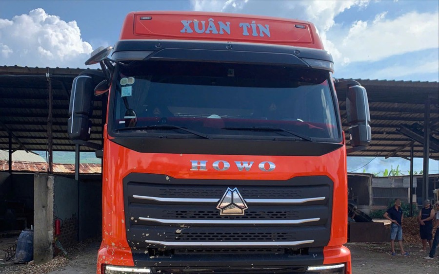 Truy tìm xe bán tải tông học sinh nguy kịch tại Đắk Lắk , gây xôn xao dư luận - Ảnh 2.