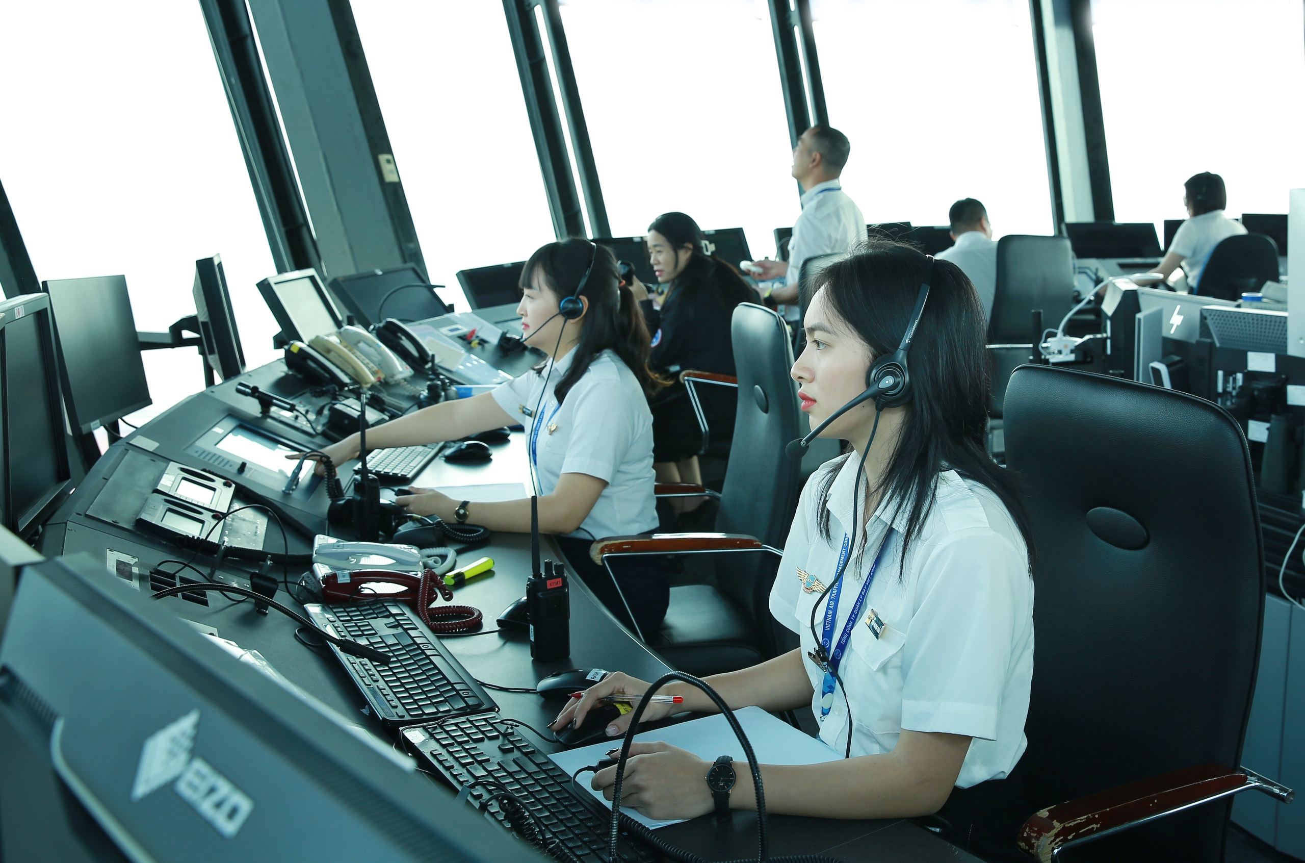 Nguyên nhân 17 chuyến phải bay chờ để hạ cánh xuống Nội Bài - Ảnh 2.