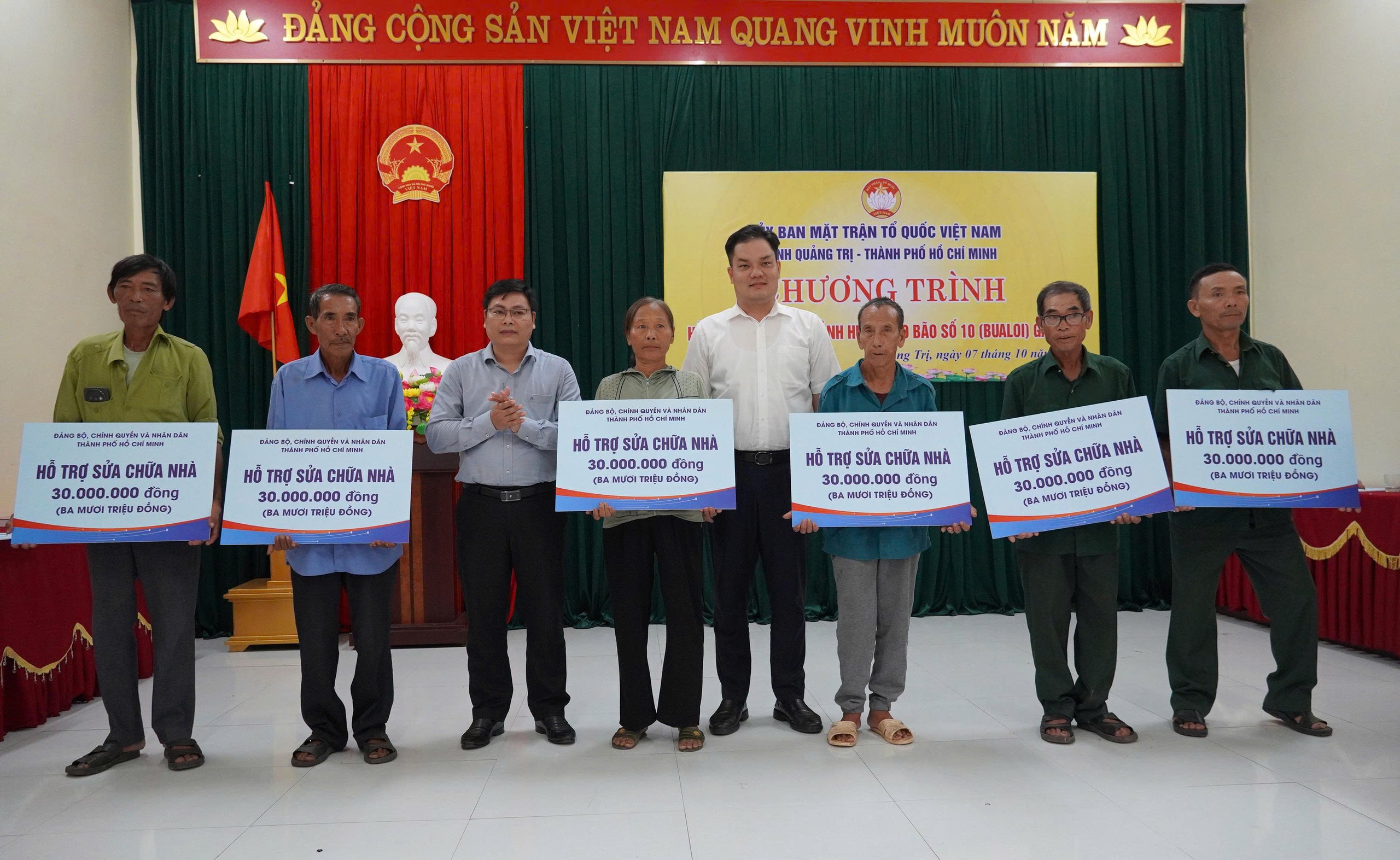 TP HCM hỗ trợ 5 tỉ đồng giúp Quảng Trị khắc phục hậu quả bão số 10 - Ảnh 4.