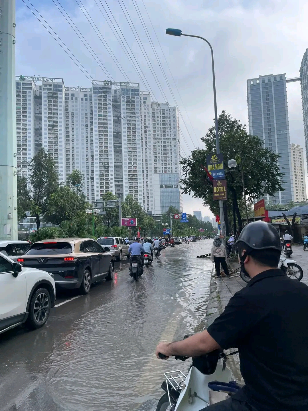 TP Hà Nội còn nhiều điểm ngập sâu trong nước - Ảnh 1.
