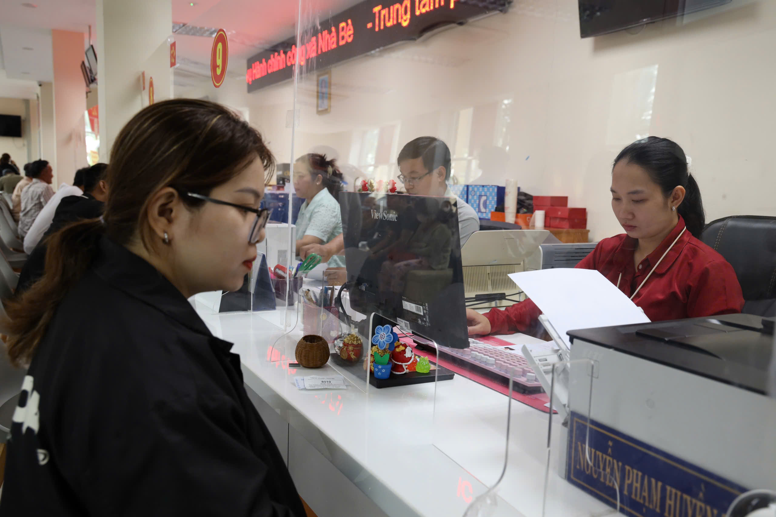 Nhiều đề xuất của TP HCM lên Trung ương liên quan đến công chức cấp xã - Ảnh 2.