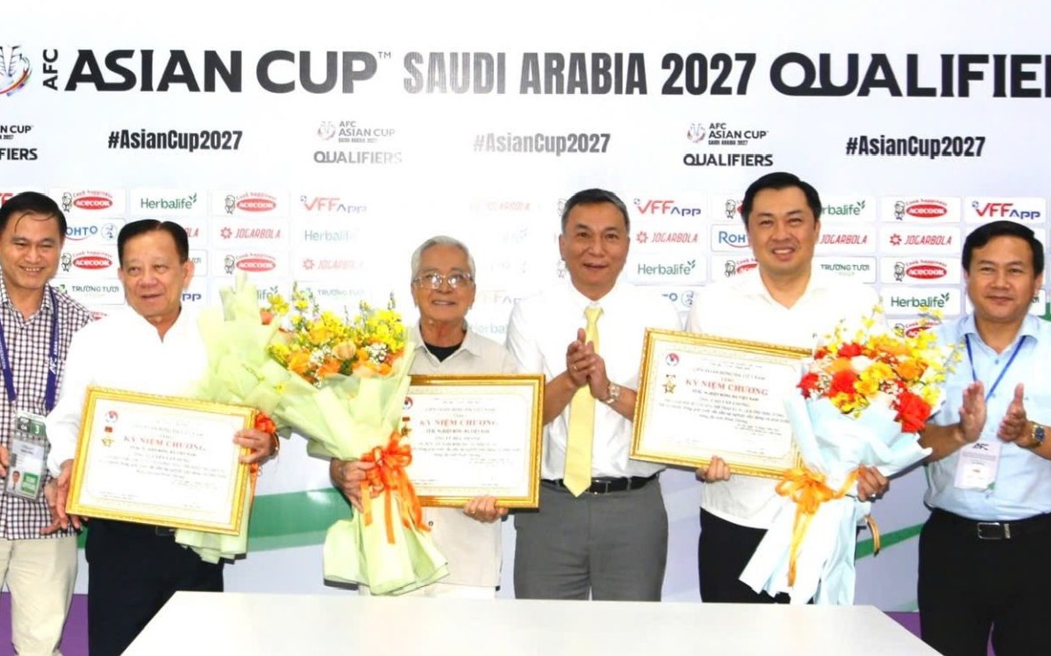 Giao lưu nh&acirc;n kỷ niệm 50 năm th&agrave;nh lập đội b&oacute;ng đ&aacute; Hải quan - Ảnh 1.