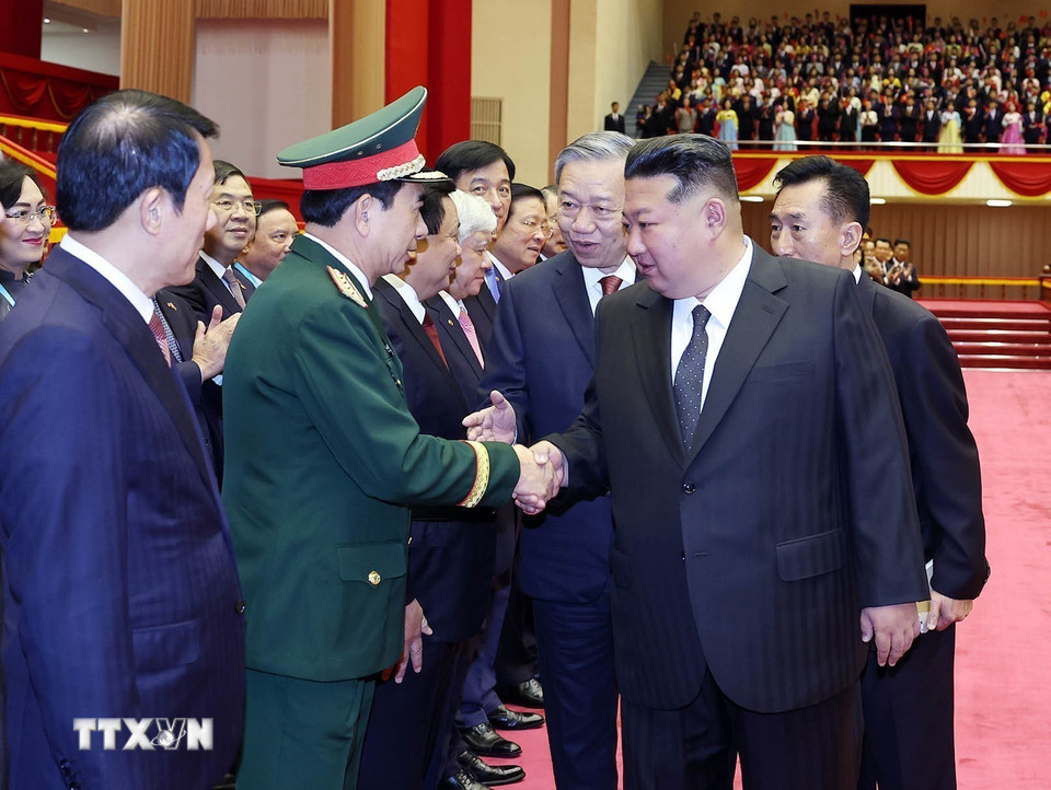 Tổng Bí thư, Chủ tịch Quốc vụ Kim Jong Un chủ trì lễ đón Tổng Bí thư Tô Lâm - Ảnh 3.