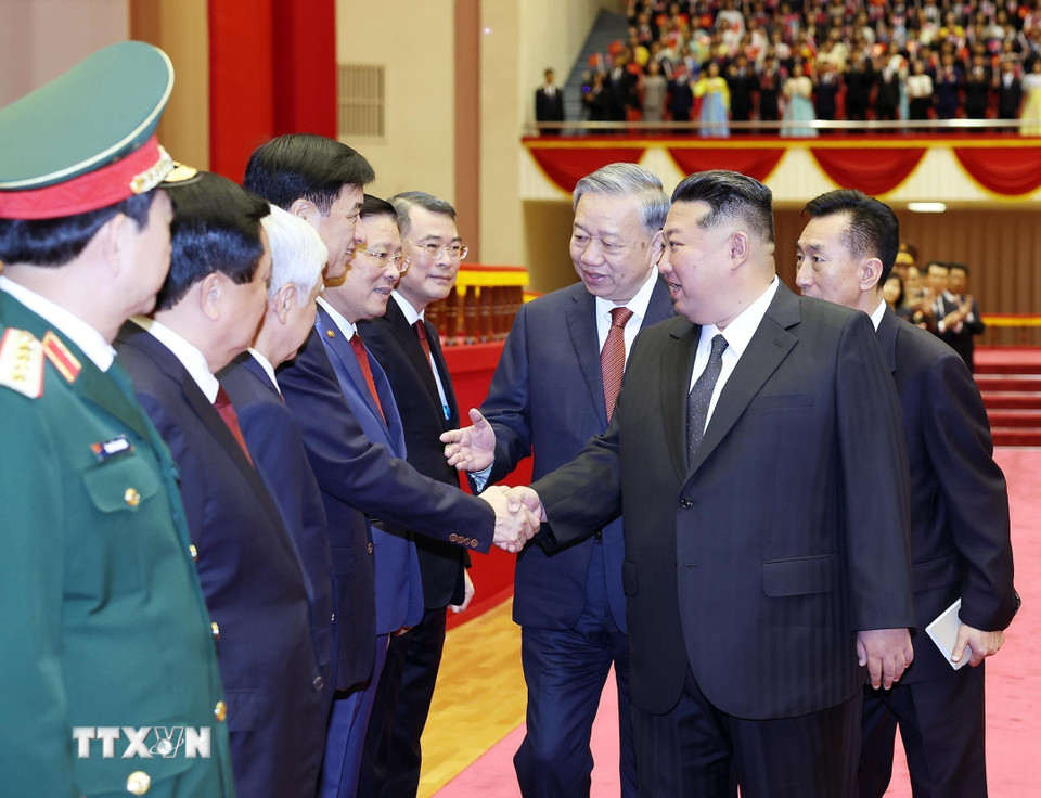 Tổng Bí thư, Chủ tịch Quốc vụ Kim Jong Un chủ trì lễ đón Tổng Bí thư Tô Lâm - Ảnh 2.