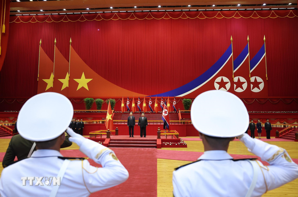 Tổng Bí thư, Chủ tịch Quốc vụ Kim Jong Un chủ trì lễ đón Tổng Bí thư Tô Lâm - Ảnh 5.