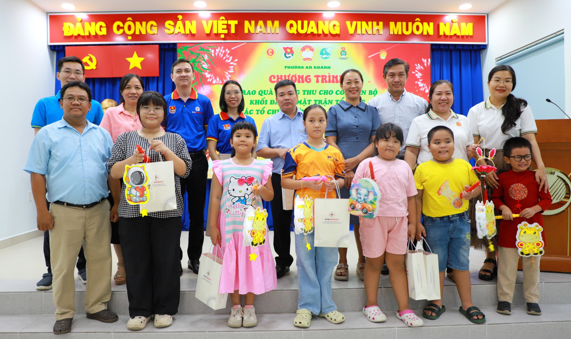 EVNGENCO3 mang Tết Trung thu ấm áp đến với thiếu nhi khó khăn - Ảnh 1.