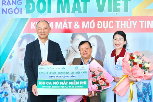 V.Rohto tiếp tục hành trình hơn 20 năm chăm sóc thị lực cộng đồng, hòa nhịp Ngày Thị Giác Thế Giới - Ảnh 1.