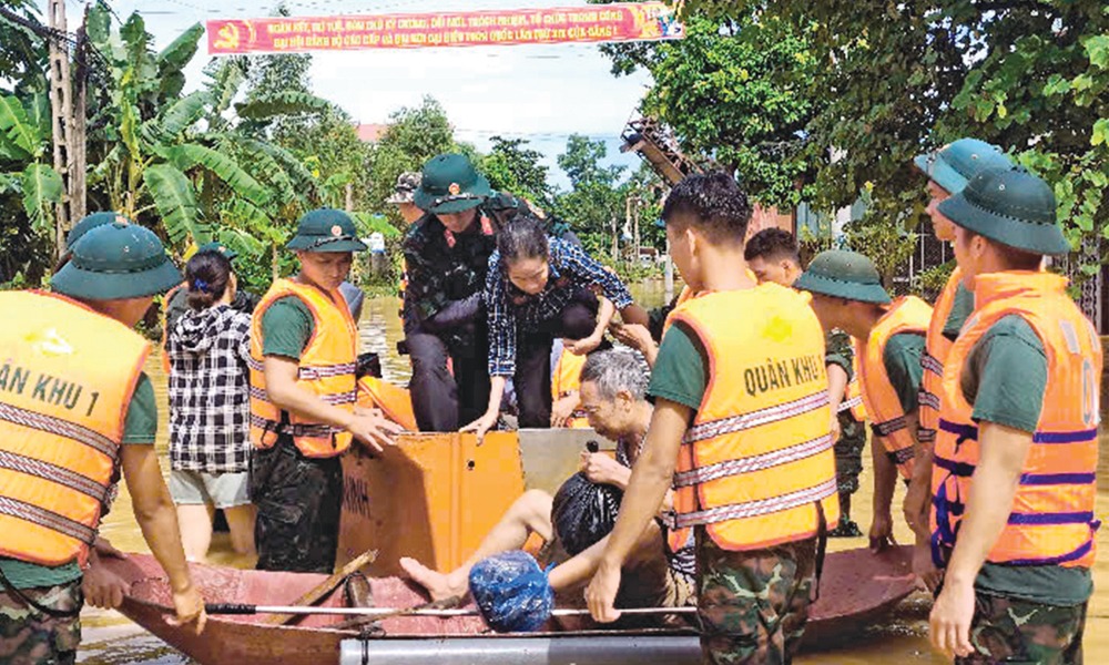 Hơn 2 . 000 Người Bắc Ninh Xuyên đêm gia cố đê Đẩu Hàn Trước lũ lớn - Ảnh 5.