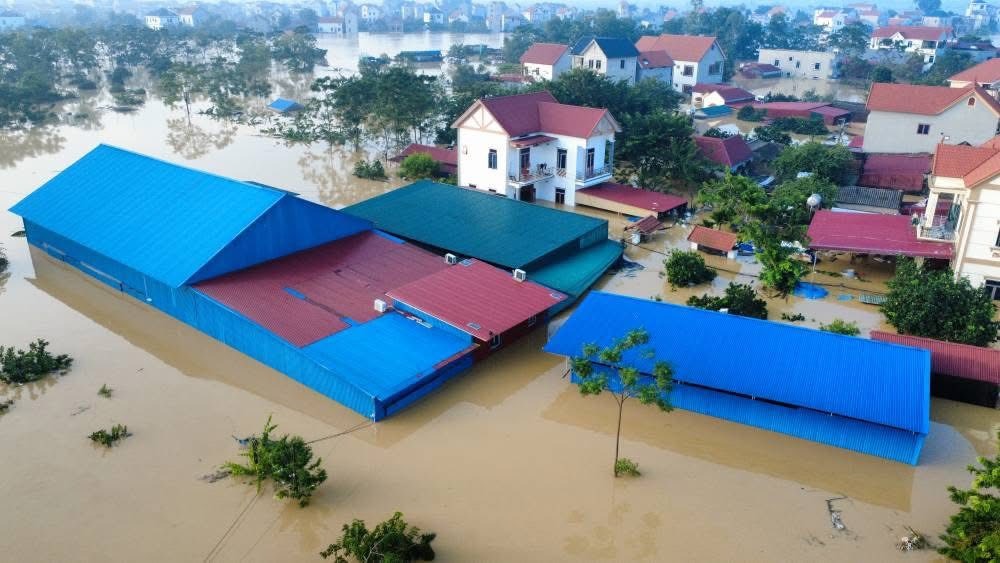 Lũ sông Cầu Bắc Ninh khiến nhiều thôn chìm trong biển nước , cuộc sống đảo lộn - Ảnh 7. Lũ sông Cầu Bắc Ninh khiến nhiều thôn chìm trong biển nước , cuộc sống đảo lộn - Ảnh 7.