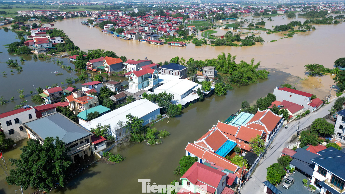 Biệt thự chìm trong biển nước , làng Quả Cảm thành ốc đảo giữa Bắc Ninh - Ảnh 12. Biệt thự chìm trong biển nước , làng Quả Cảm thành ốc đảo giữa Bắc Ninh - Ảnh 12.