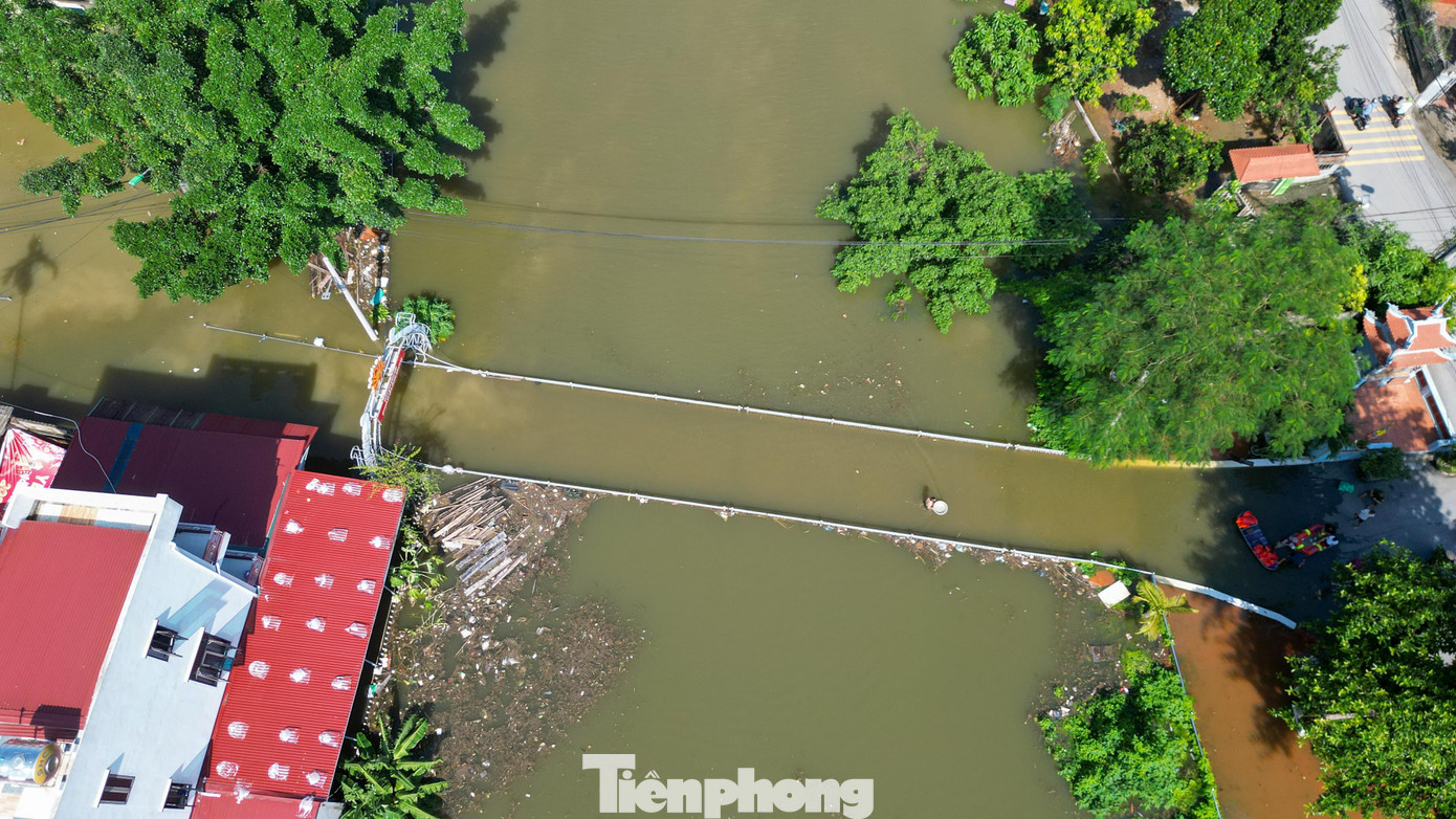 Biệt thự chìm trong biển nước , làng Quả Cảm thành ốc đảo giữa Bắc Ninh - Ảnh 5. Biệt thự chìm trong biển nước , làng Quả Cảm thành ốc đảo giữa Bắc Ninh - Ảnh 5.