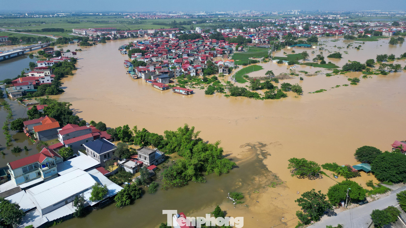 Biệt thự chìm trong biển nước , làng Quả Cảm thành ốc đảo giữa Bắc Ninh - Ảnh 1. Biệt thự chìm trong biển nước , làng Quả Cảm thành ốc đảo giữa Bắc Ninh - Ảnh 1.