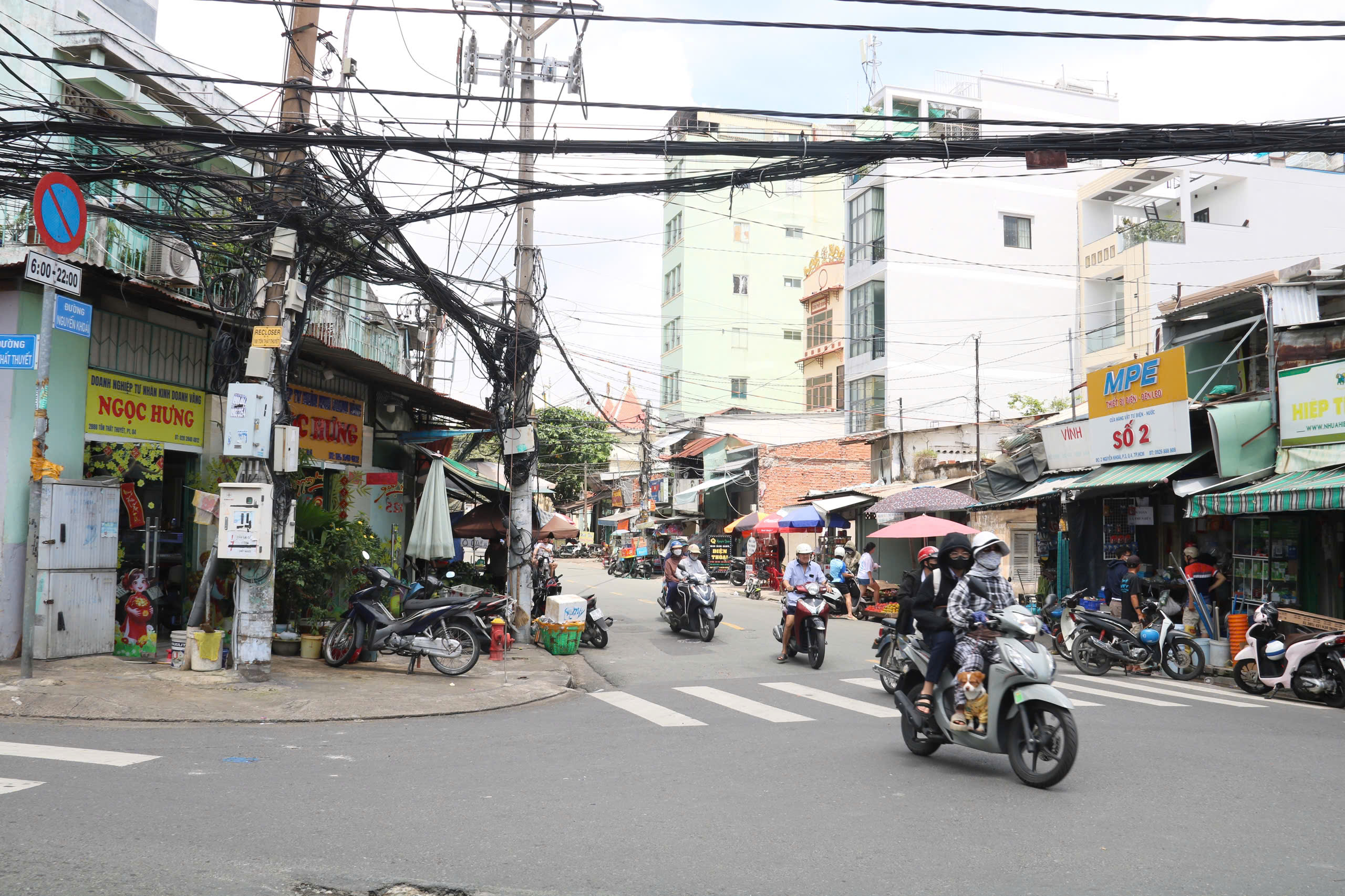 Người dân rộn ràng nhường đất cho cầu đường Nguyễn Khoái - Ảnh 10.