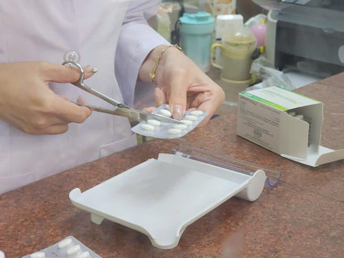 Gấp rút chấm dứt đại dịch HIV/AIDS (*): Đứng dậy từ hố sâu tuyệt vọng - Ảnh 1. Gấp rút chấm dứt đại dịch HIV/AIDS (*): Đứng dậy từ hố sâu tuyệt vọng - Ảnh 1.
