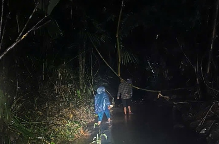 Tìm kiếm chị Hồ Thị Một trong dòng lũ Quảng Trị: Cuộc đua giữa sự sống và cái chết - Ảnh 2. Tìm kiếm chị Hồ Thị Một trong dòng lũ Quảng Trị: Cuộc đua giữa sự sống và cái chết - Ảnh 2.