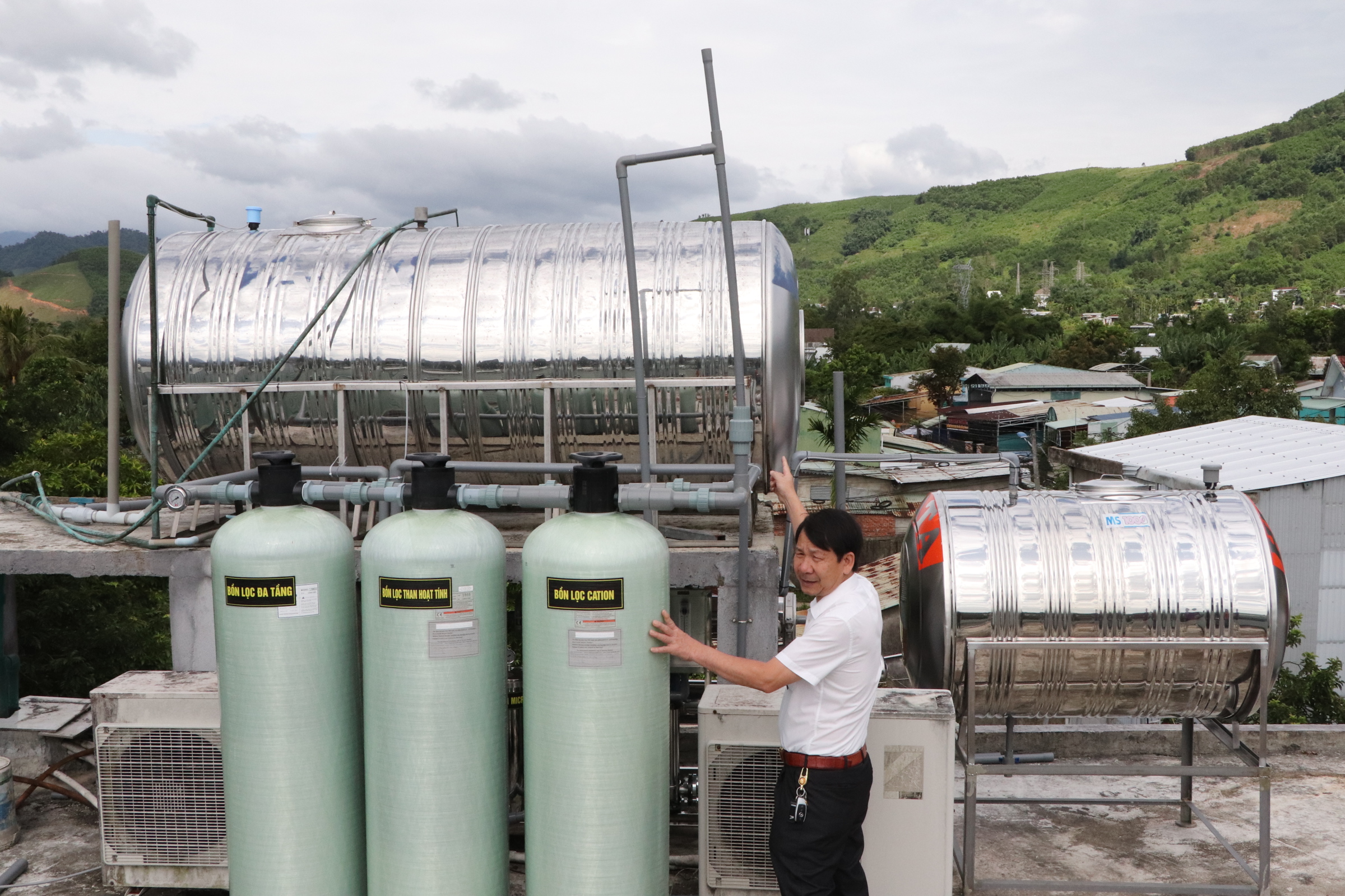 Nặng lòng với đồng bào nghèo - Ảnh 3.