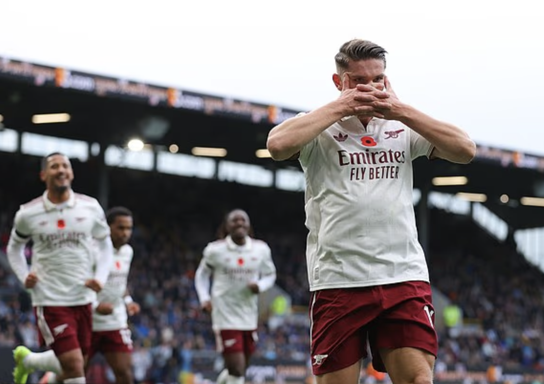 Arsenal bùng nổ mạch chiến thắng, độc chiếm đỉnh bảng Ngoại hạng - Ảnh 3.