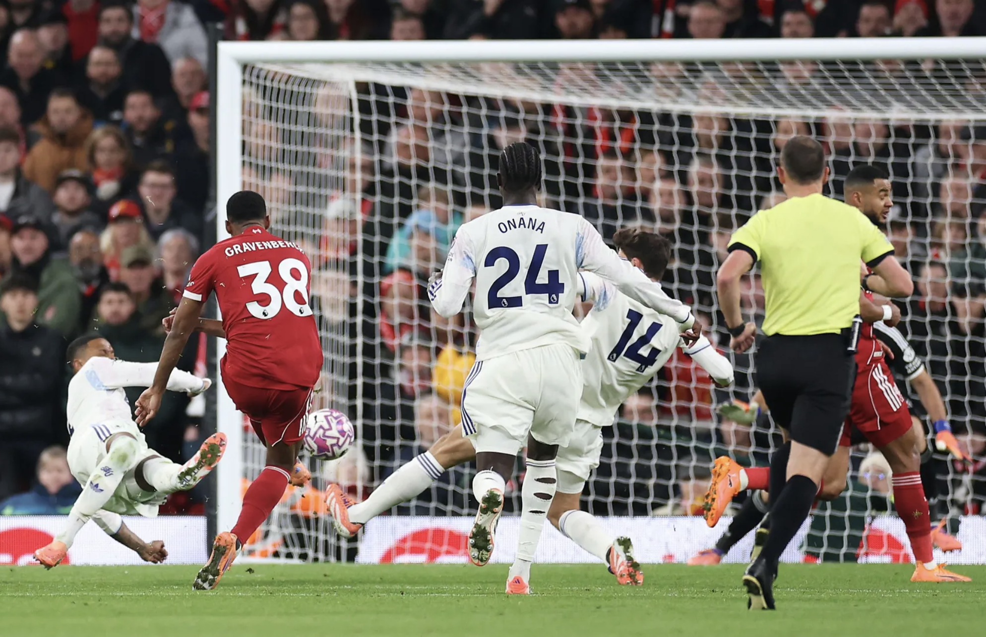 Salah chạm tay đến kỷ lục, Liverpool tìm lại niềm vui chiến thắng - Ảnh 4.