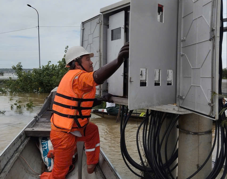 TP Huế đề nghị chấn chỉnh tình trạng phóng đại mức độ ảnh hưởng mưa lũ trên mạng xã hội - Ảnh 4. TP Huế đề nghị chấn chỉnh tình trạng phóng đại mức độ ảnh hưởng mưa lũ trên mạng xã hội - Ảnh 4.