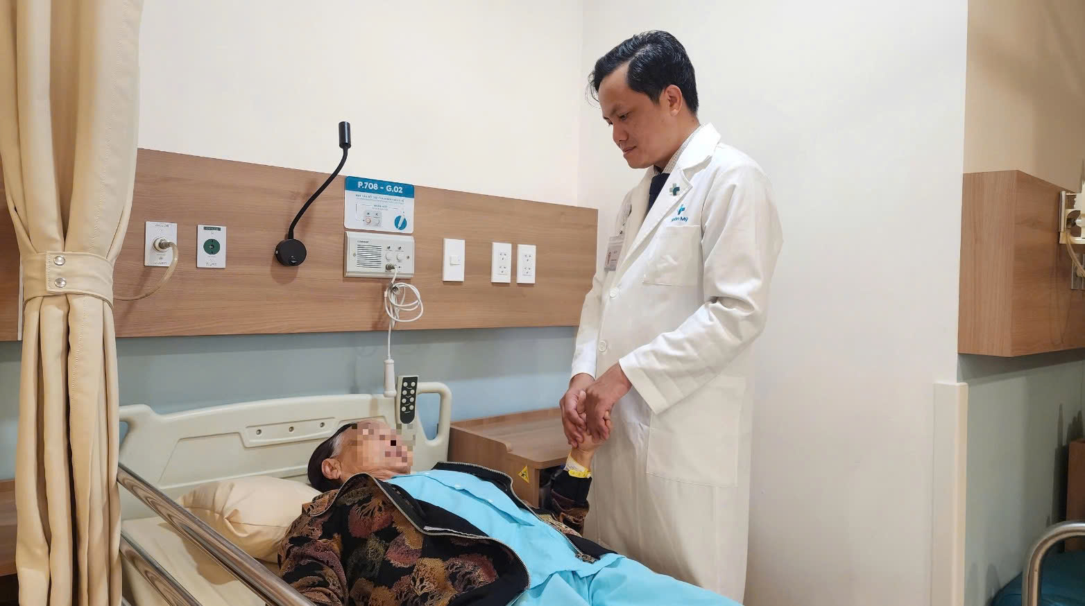 Đau bụng kéo dài, đến bệnh viện khám bác sĩ phát hiện bị tiền ung thư - Ảnh 1.