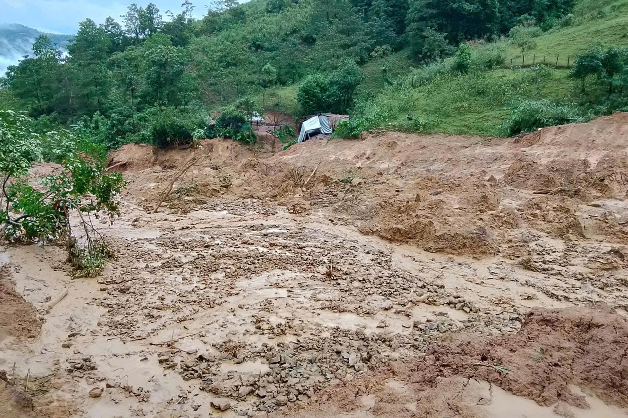 Mưa lũ Quảng Trị: 5 Người chết và mất tích , hơn 3 . 600 Nhà dân ngập sâu - Ảnh 3. Mưa lũ Quảng Trị: 5 Người chết và mất tích , hơn 3 . 600 Nhà dân ngập sâu - Ảnh 3.
