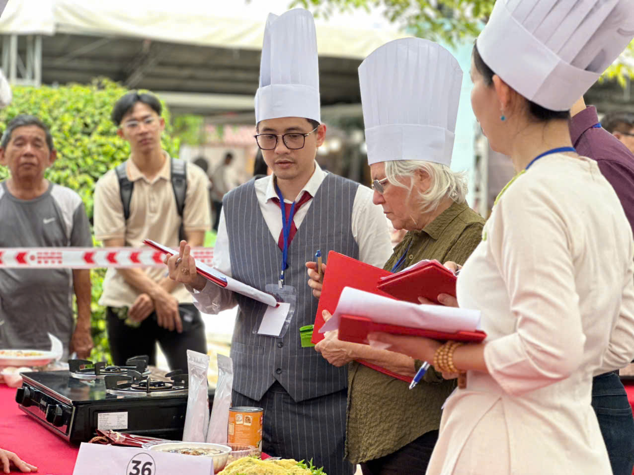 Thực khách choáng ngợp trong ngày khai mạc Lễ hội Ẩm thực chay 2025 - Ảnh 5.