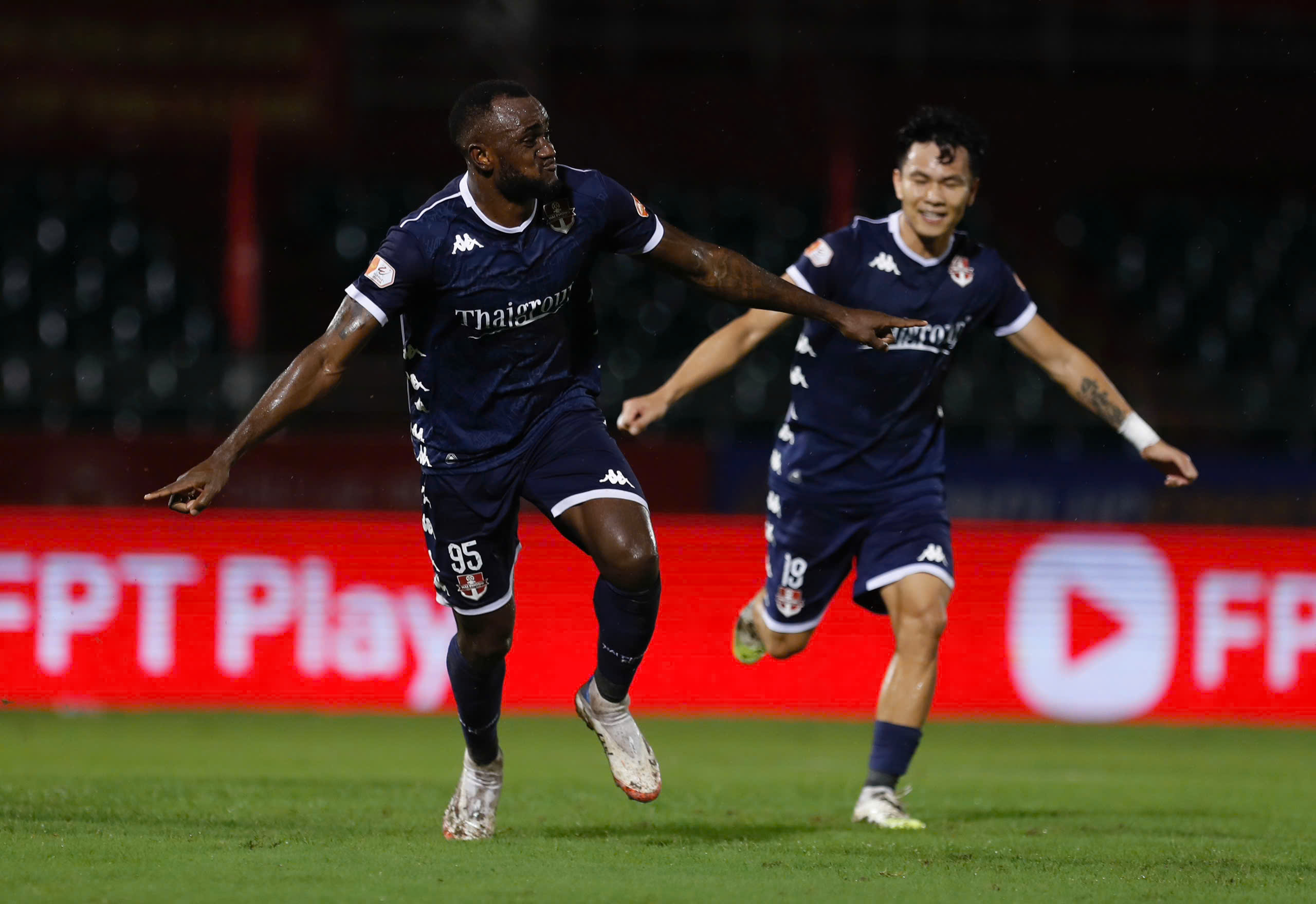 Hàng thủ lơi lỏng, CLB Công an TP HCM thua trận đầu trên sân nhà - Ảnh 5.