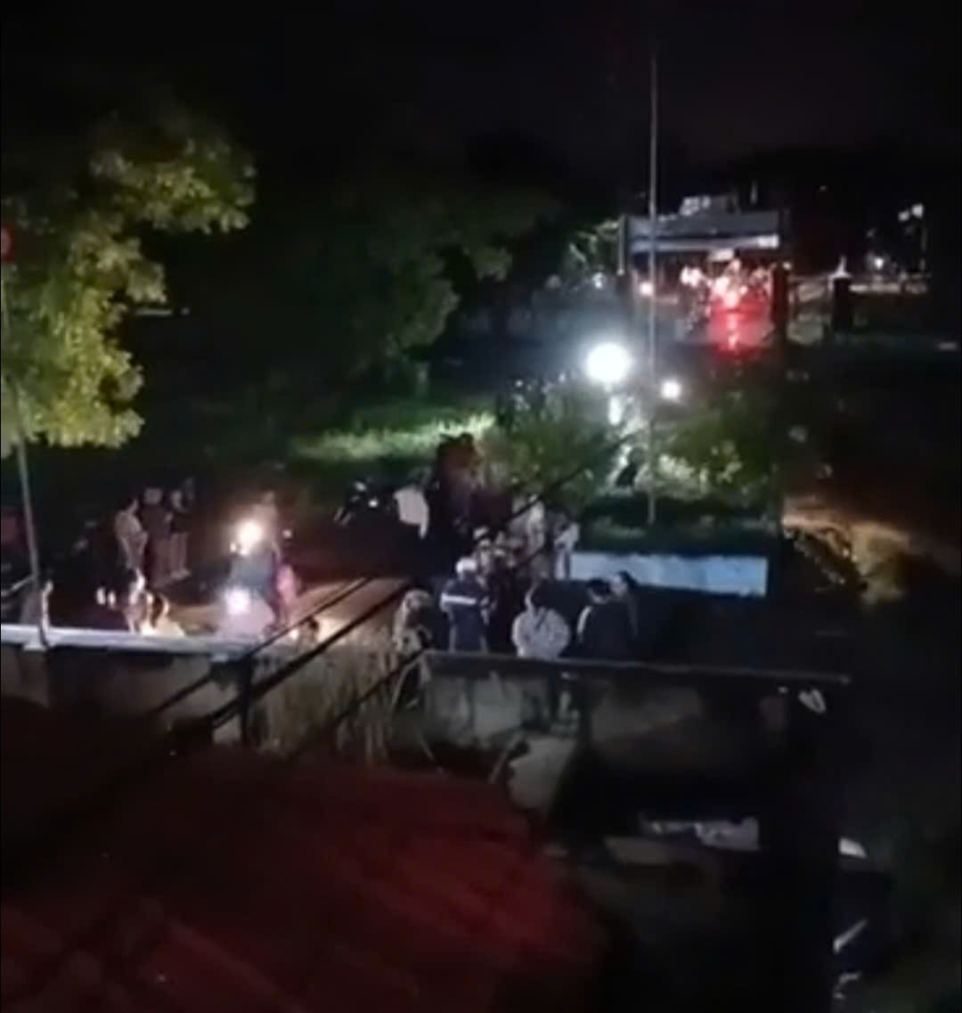 Vỡ hồ chứa nước tại trang trại nuôi gà, hai người mất tích - Ảnh 1.