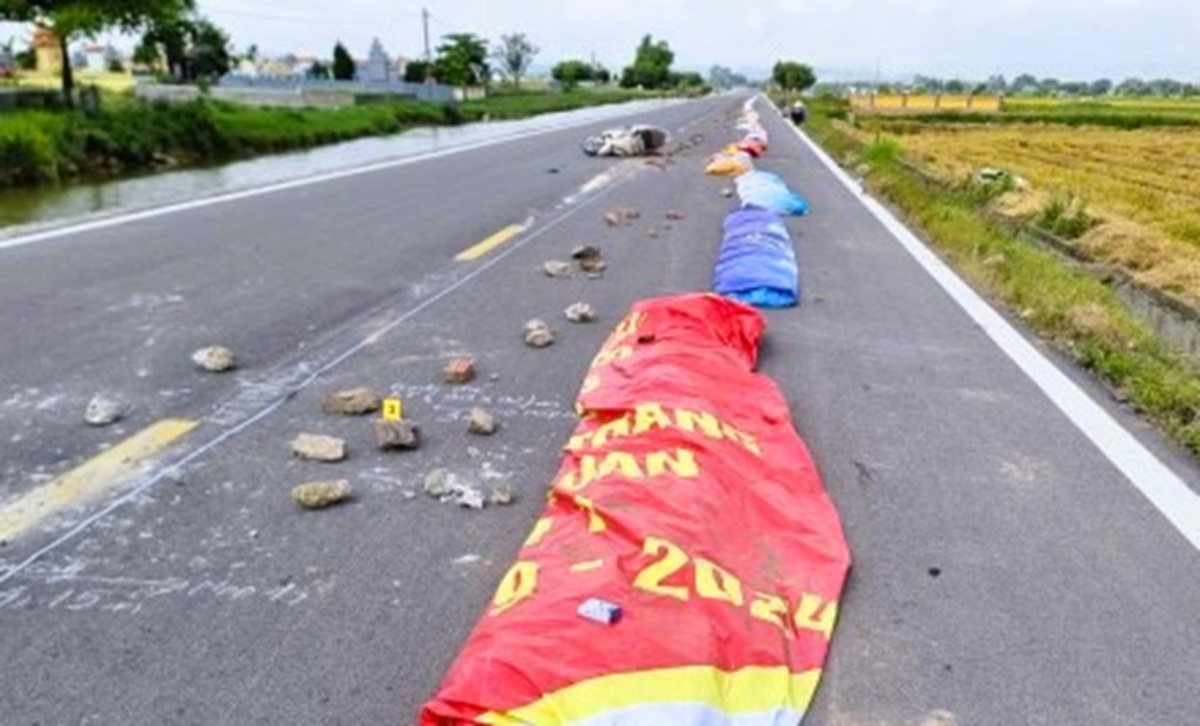 Khởi tố người nông dân phơi thóc lúa ngoài đường dẫn tới tai nạn chết người - Ảnh 1.