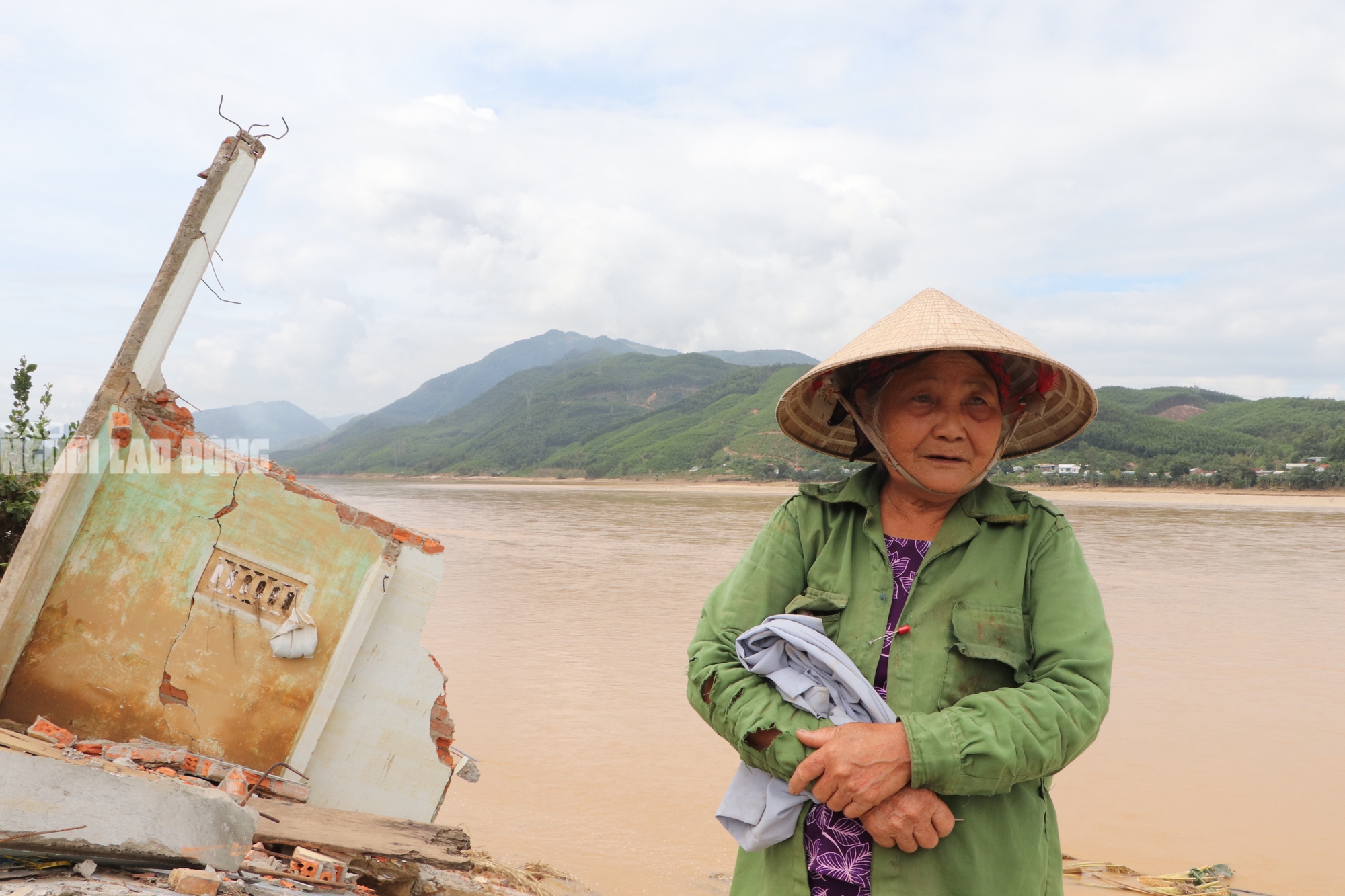Tài sản bị "hà bá" nuốt chửng, người dân khóc cạn nước mắt bên dòng Vu Gia - Ảnh 26.