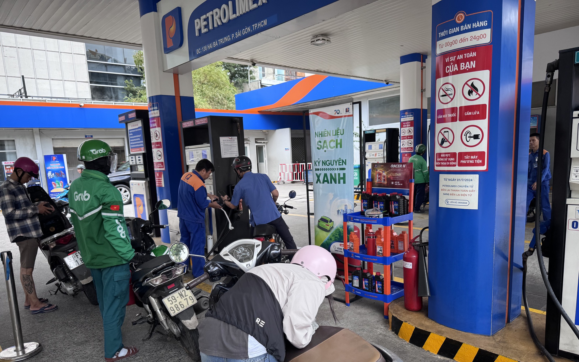 Lộ trình bắt buộc sử dụng xăng E10 tại Việt Nam từ 1 - 6 - 2026 - Ảnh 1.