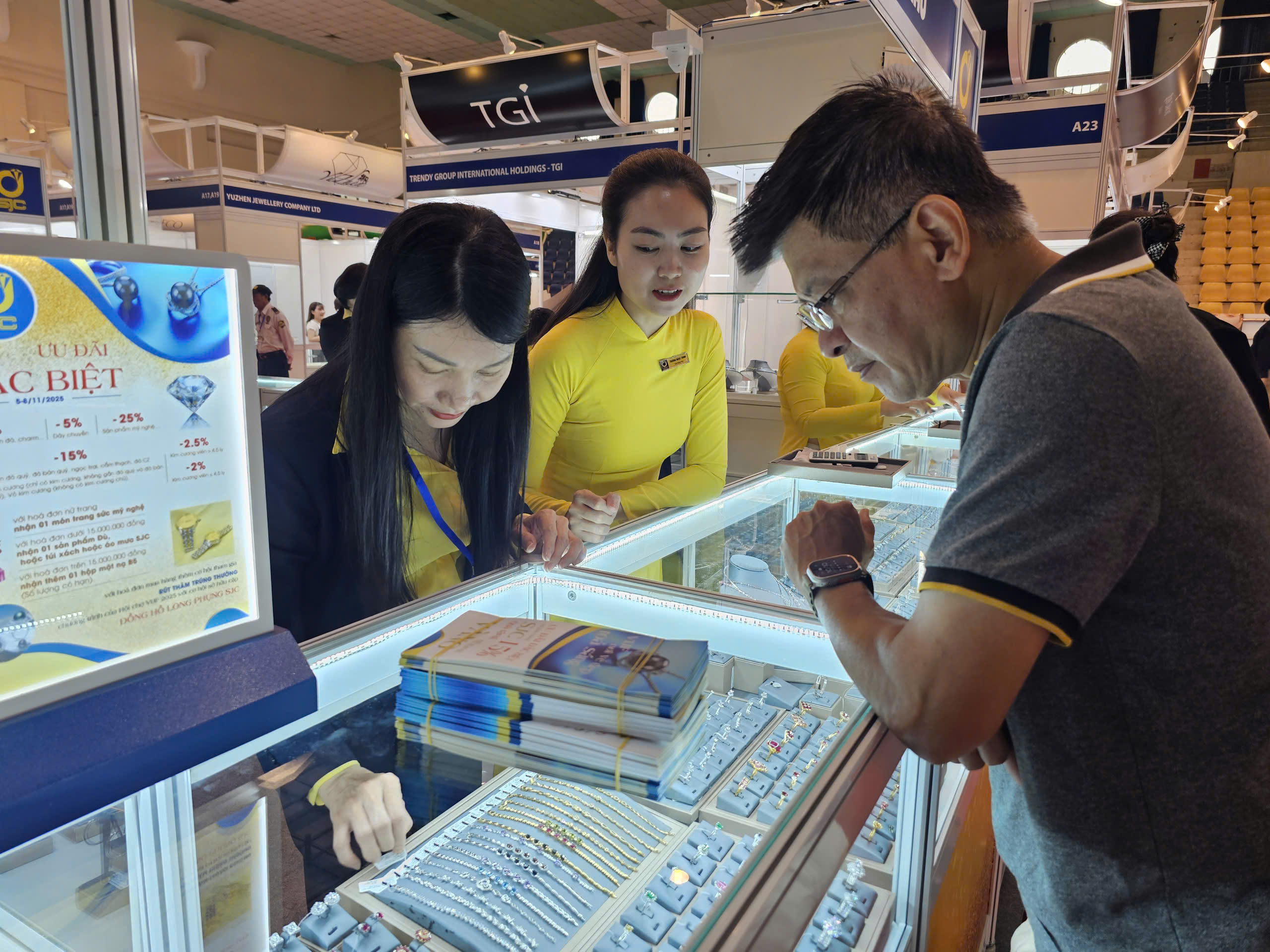 Giá vàng hôm nay 10 - 11: Tăng trở lại , nhà đầu tư tìm kiếm kênh trú ẩn an toàn - Ảnh 2. Giá vàng hôm nay 10 - 11: Tăng trở lại , nhà đầu tư tìm kiếm kênh trú ẩn an toàn - Ảnh 2.