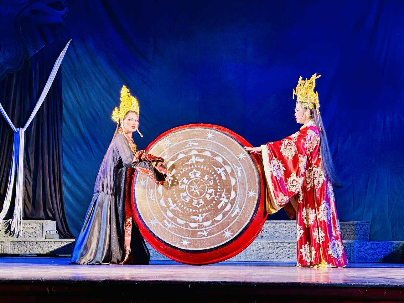 Ngọc Đợi, Lê Hoàng Nghi, Thu Mỹ tạo dấu ấn đẹp trong vở "Đế đô sóng cả" - Ảnh 3.