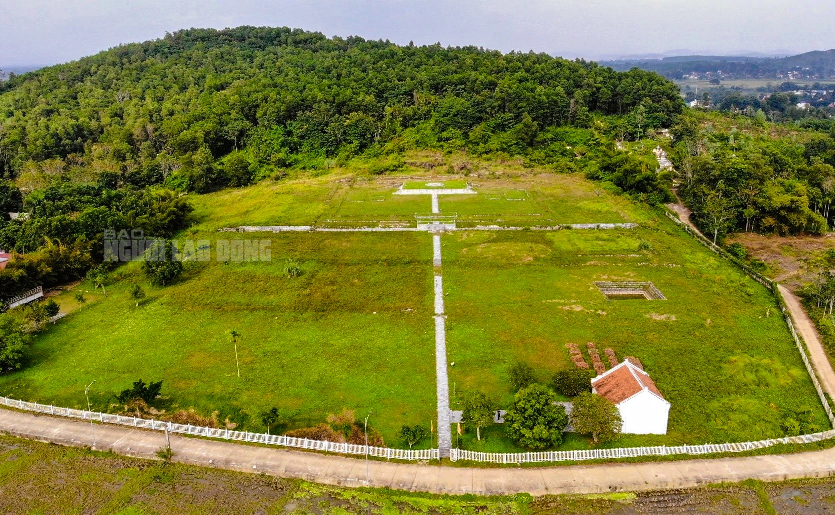 Khai quật đàn tế cổ hơn 600 năm của triều đại ngắn nhất Việt Nam - Ảnh 1.