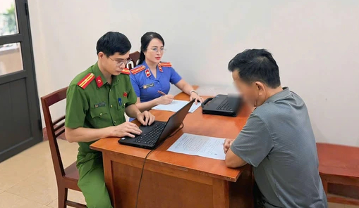  Mua dâm bé gái 14 tuổi, người đàn ông 59 tuổi bị khởi tố - Ảnh 1.