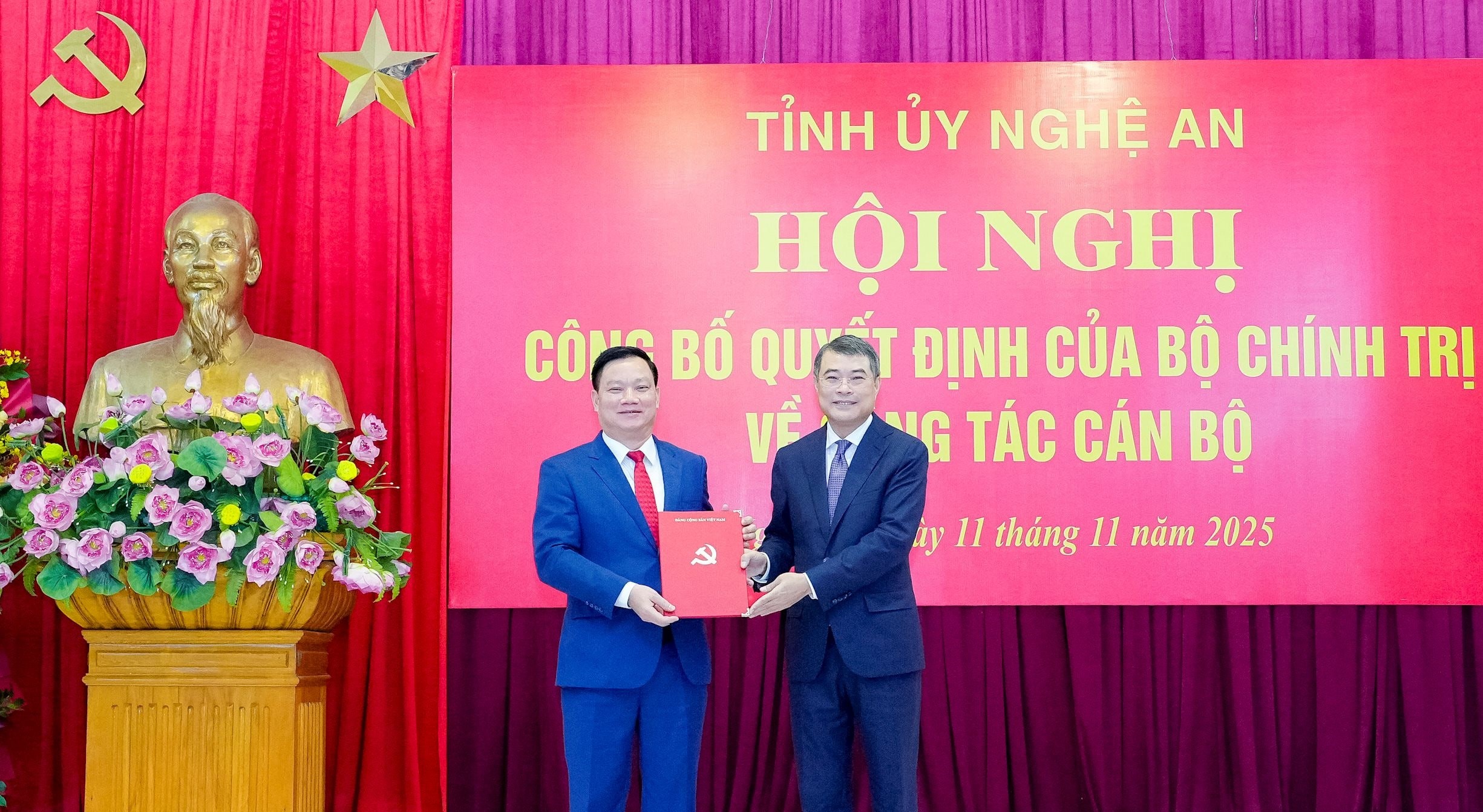 Ông Nguyễn Khắc Thận được bổ nhiệm Bí thư tỉnh ủy Nghệ An - Ảnh 1.
