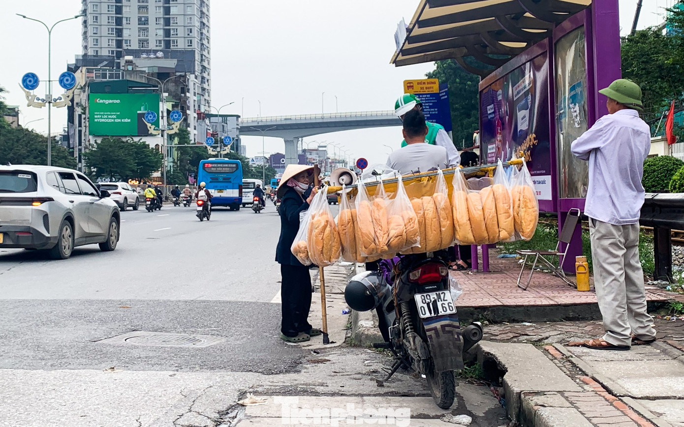 Muôn kiểu chiêu trò che biển né ‘mắt thần’ AI trên đường phố Hà Nội - Ảnh 12.