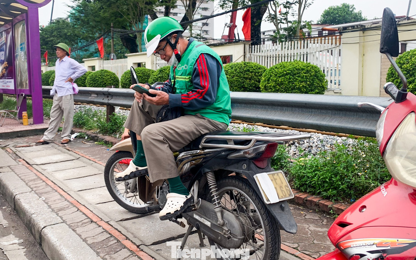Muôn kiểu chiêu trò che biển né ‘mắt thần’ AI trên đường phố Hà Nội - Ảnh 6.