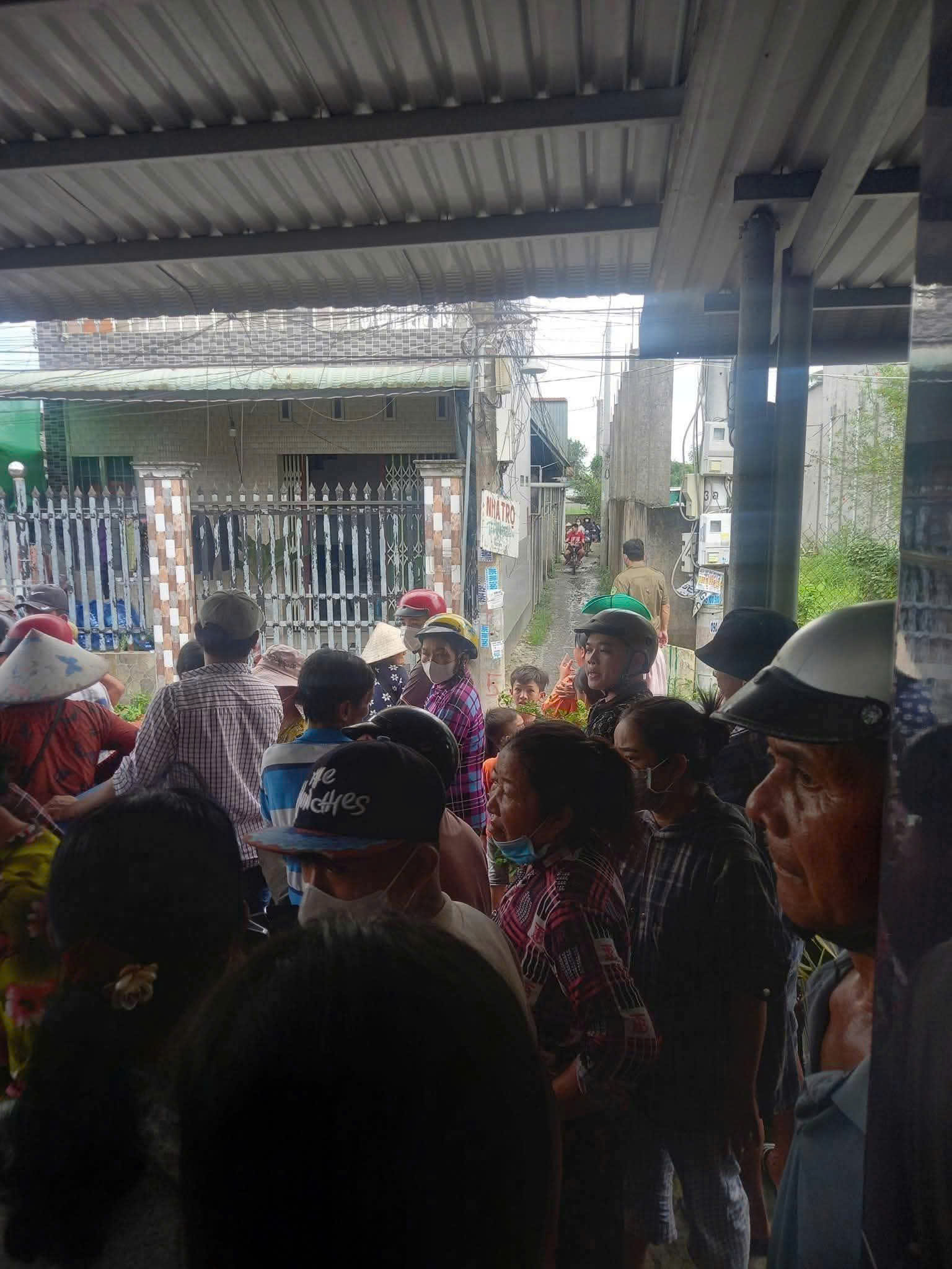 Cảnh sát điều tra vụ 3 thi thể trong phòng trọ ở Đồng Tháp gây chấn động - Ảnh 1.