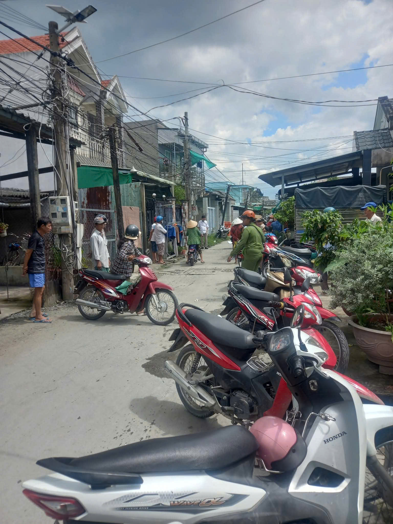 Cảnh sát điều tra vụ 3 thi thể trong phòng trọ ở Đồng Tháp gây chấn động - Ảnh 3.