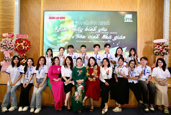 Cuộc thi viết "Người thầy kính yêu" lần 4, năm 2024-2025: Tận tụy truyền lửa, gieo mầm xanh - Ảnh 1.