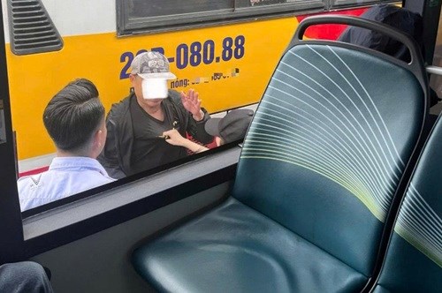 Nữ sinh 18 tuổi khống chế người đàn ông sàm sỡ tại bến xe Mỹ Đình - Ảnh 1.