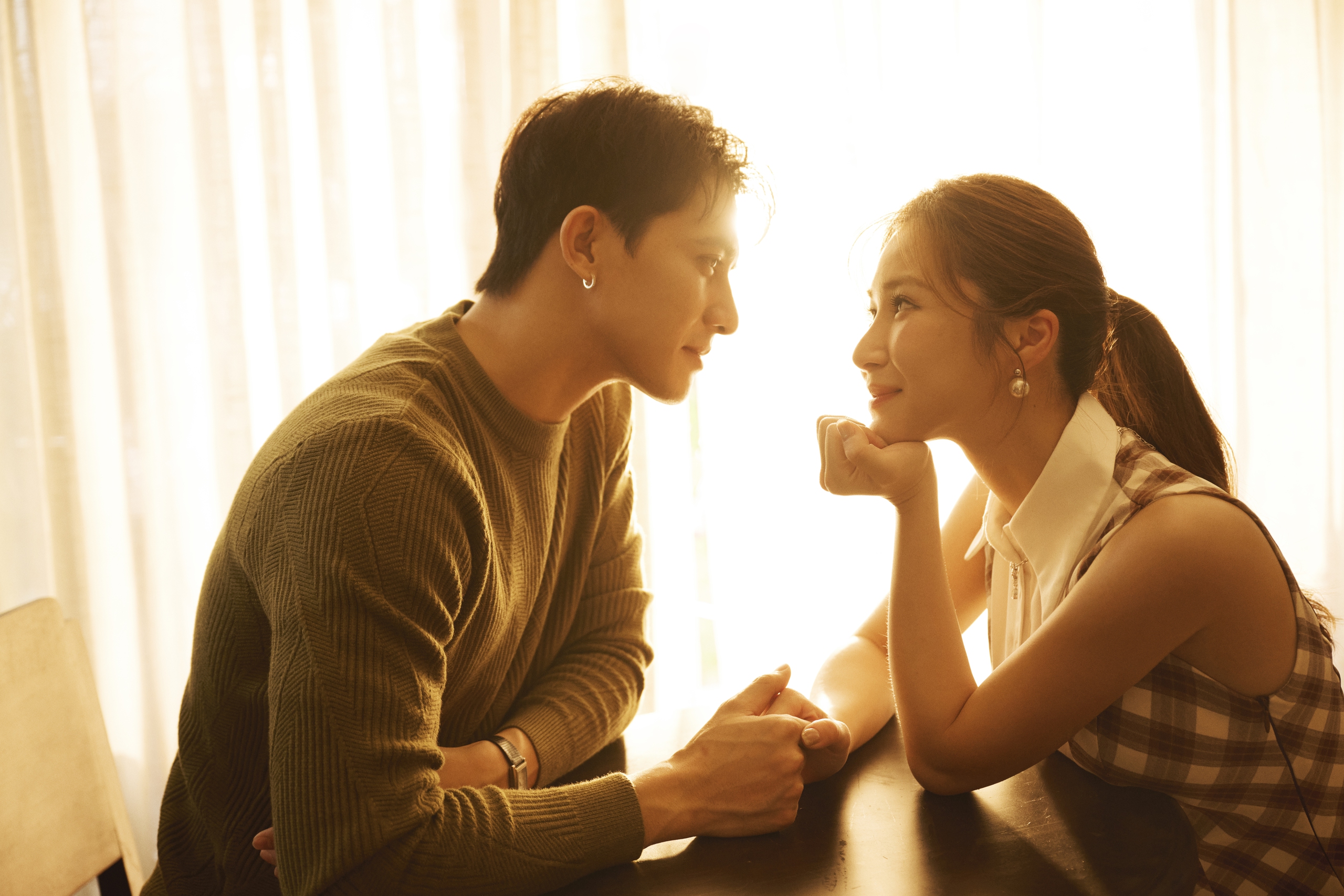 Hương Tràm trở lại bằng sở trường - Ảnh 2.