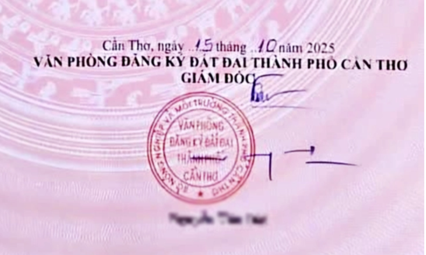 Giám đốc Văn phòng Đăng ký đất đai Cần Thơ giải thích chữ ký gây tranh cãi - Ảnh 1.